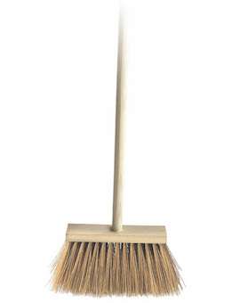 Koště s dřevěnou holí